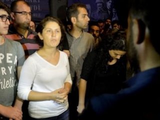 Grup Yorum üyeleri sınırdışı edildi