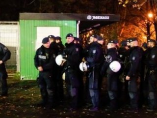 Almanya'da Konser Alanında Bomba Paniği