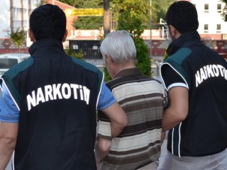 Emekli Polis Pes Dedirtti!