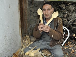 Nüfusun Yarısı Kaşıkçılıktan Emekli!
