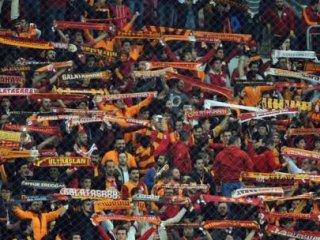 Arena 'İstifa' Sesleriyle İnledi