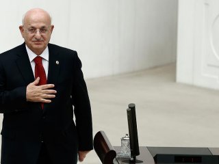 İsmail Kahraman Kimdir?