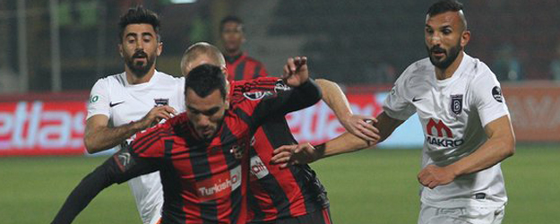 Başakşehir Bir Bir Gidiyor!