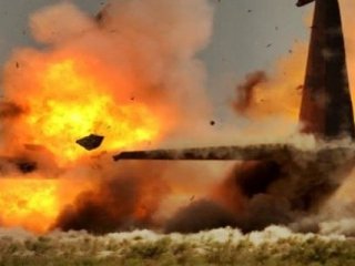 Uçağın Parçaları Köye Düştü: 2 Yaralı