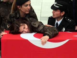 Eşi Cenaze Aracından Ayrılamadı