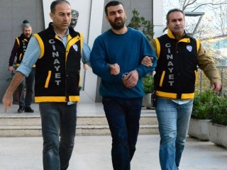 İki Arkadaşı Barıştırmaya Gitti...