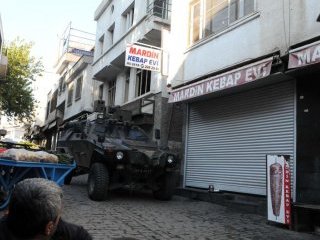 Diyarbakır'da İkinci Saldırı: 1 Polis Yaralı