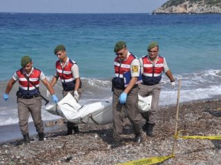 Sahile Vurmuş 5 Ceset Bulundu