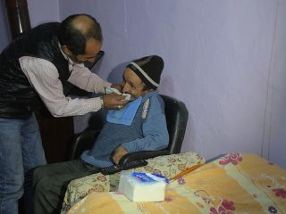 Hayatını Yatalak Kardeşine Adadı