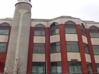 Londra'da Camiye Kundaklama Girişimi