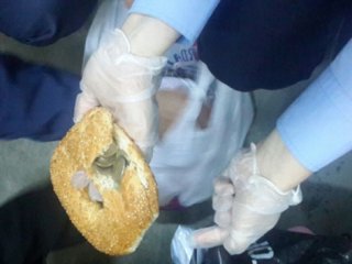 Bakın Simidin İçinden Ne Çıktı!