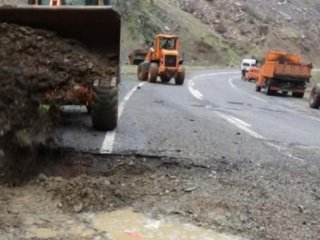 Hendekler Kapatıldı, Karayolu Açıldı