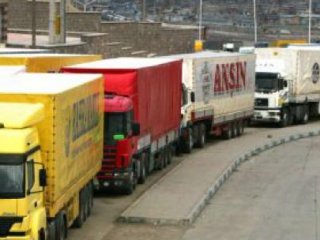 Azerbaycan'dan Türk TIR'larına kolaylık