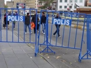 PKK Terörü İlçeyi Terk Ettiriyor!