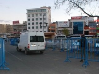 Diyarbakır’da polis helikopterine roketli saldırı