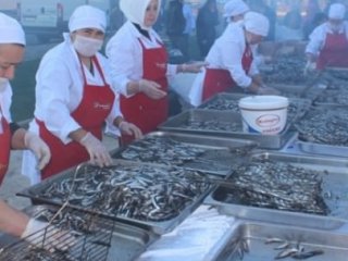 Hamsi Şenliğinde 2 Ton Hamsi Tüketildi