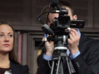 AK Parti Toplantısını Pür Dikkat İzlediler!