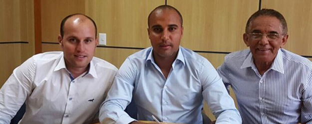 Deivid de Souza İmzayı Attı