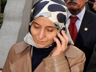 Davutoğlu'ndan Emine Erdoğan'a Tebrik Telefonu