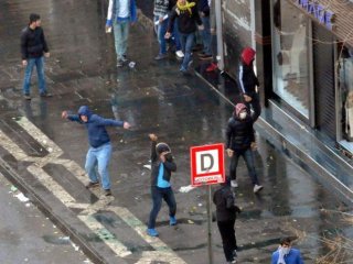 Diyarbakır'da Polise Saldırdılar!