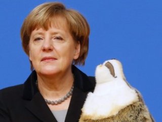 Merkel: Sığınmacı Sayısını Azaltmalıyız