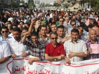 Irak'ta Memurlar Sokaklara Döküldü