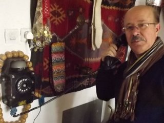 Çevirmeli Antika Telefonundan Vazgeçmiyor