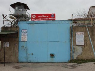 Cezaevi müdürüne silahlı saldırı