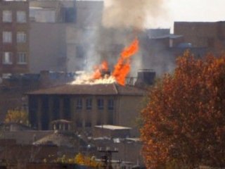 PKK'lı Teröristler İki Okulu Ateşe Verdi