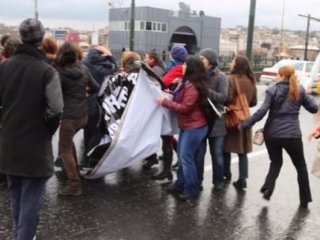 PKK Sevicilerin Eylemini Tek Hareketle Bitirdi