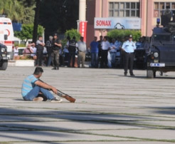 Valilik binası önünde intihar girişimi