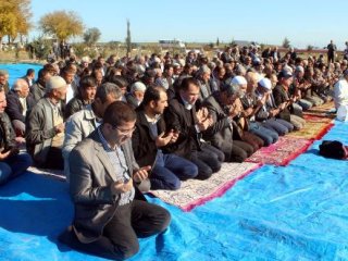 Adana'da Çiftçiler Yağmur Duasına Çıktı