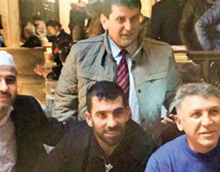 Arda Turan Eyüp Sultan'da Mevlit Dinledi