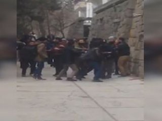 Namaz Kılan Öğrencilere Saldırdılar