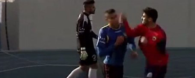 Futbol Maçında Nakavt!