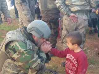 İşte Mehmetçiğin Şefkati