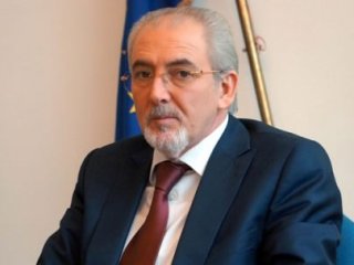 Türkiye'yi Savundu, Partiden İhraç Edildi