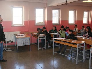 Ateşe Verilen Okulda Eğitime Yeniden Başlandı