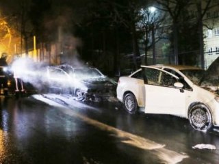 7 Otomobil Kundaklandı