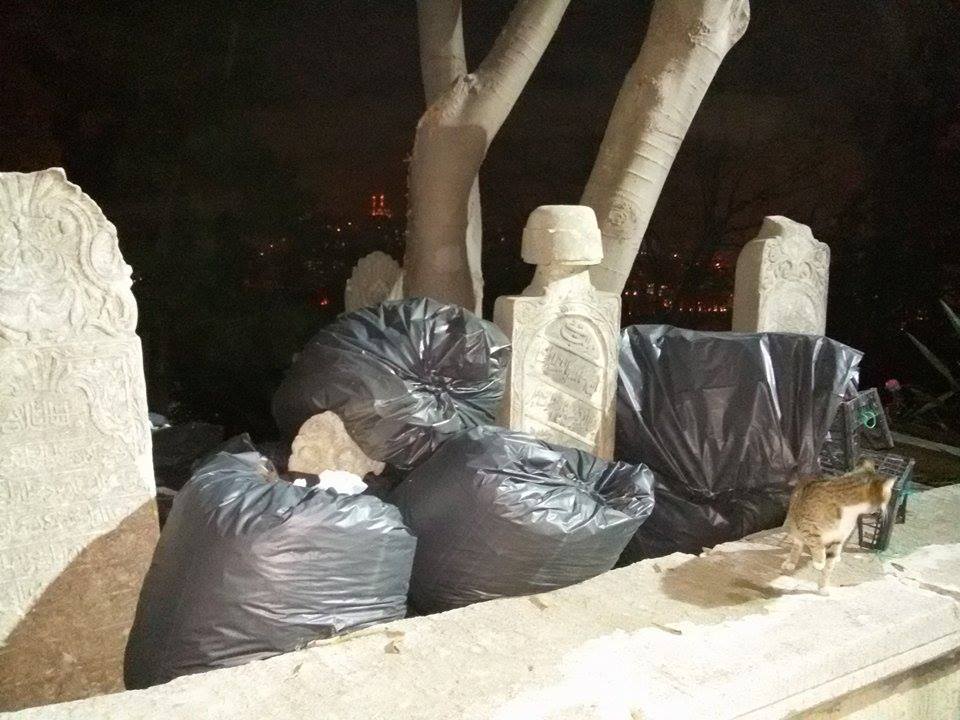 Tarihi Mezarlıkta Rezillik