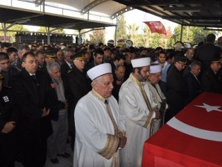 İzmir Şehidini Uğurladı