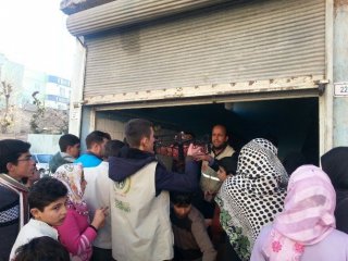 6 Ton Domates Dağıtıldı