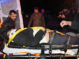 Tramvay Hattına Uçan Otomobilde Sıkıştı