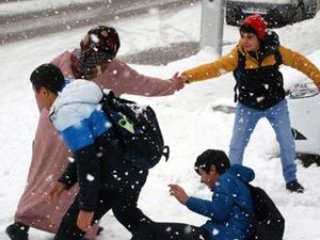 Buzlanan Yollarda Vatandaşların Zor Anları