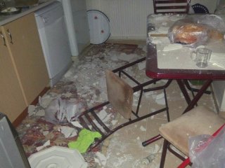 Yemek Yaparken Evin Tavanı Üzerine Düştü