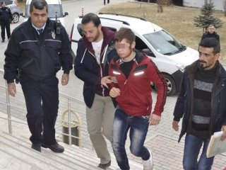 Kız Kardeşine Laf Attınca...