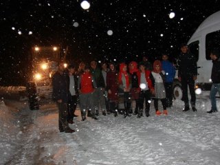 Köy Yolunda 3 Saat Mahsur Kalan Öğrenciler Kurtarıldı