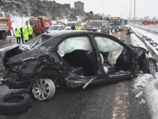 TEM'de Feci Kaza: 3 Ölü