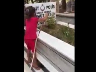 Şehit Kızı Babasının Mezarının Başında!