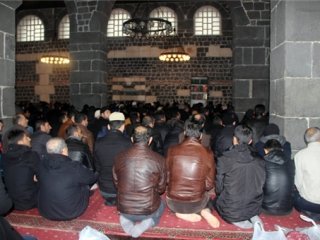 Bir ay sonra Cuma namazı